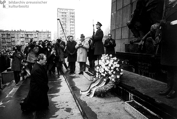 Willy Brandt and Warsaw Genuflection